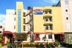 FabHotel Alpine Tajganj